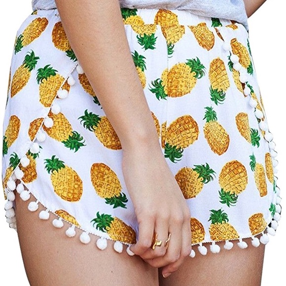 ⛄️NEW Pineapple Print Pom Pom Shorts - Picture 2 of 5